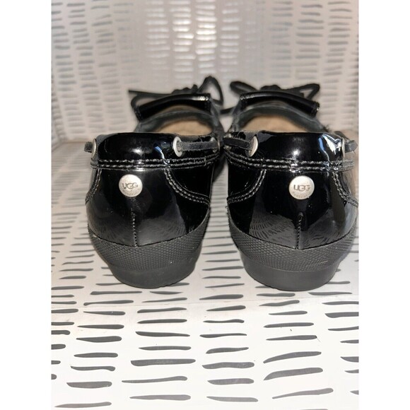 UGG Ashdale Duck Shoes Black Patent Leather‎ Shearling Fur Lined 1901 US 6 - Picture 6 of 9